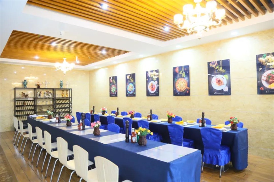 来呼和浩特市新东方学品质西餐，有颜有面有前途!