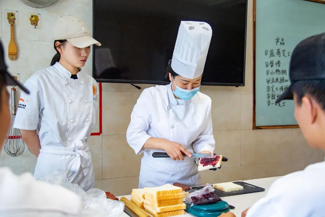 学习烹饪的技校