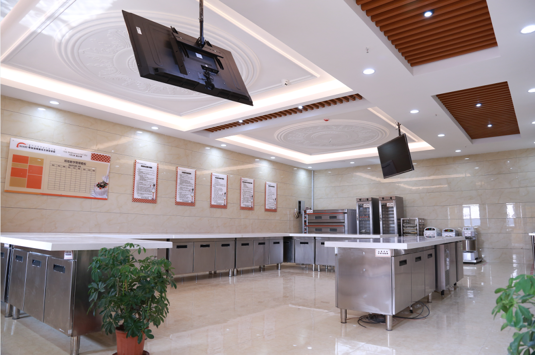 学习烹饪的技校