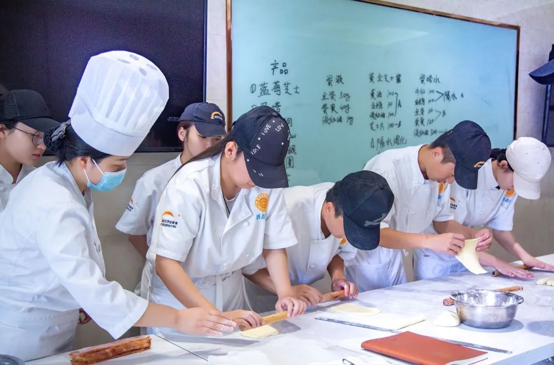 女生学烘焙怎么样