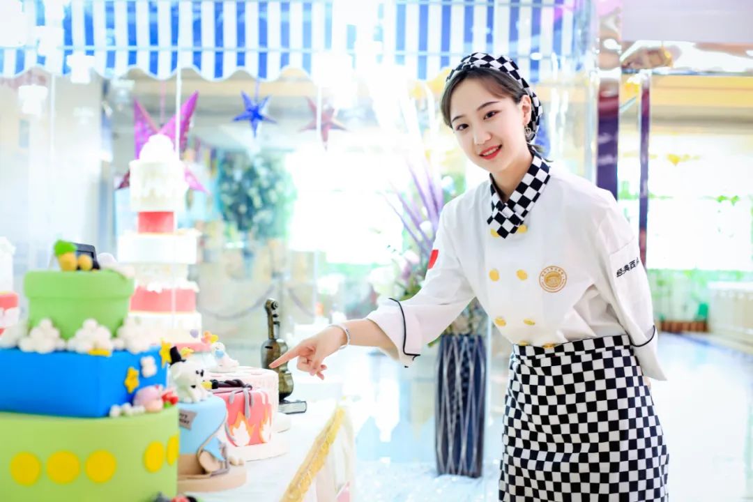 女生学烘焙怎么样